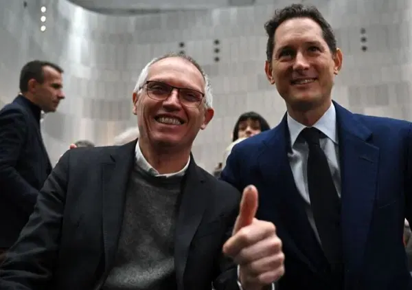 Elkann e Tavares, approvati stipendi milionari: &ldquo;Io come un pilota di Formula 1&rdquo;, dice il manager, nonostante Mirafiori, Alfa Romeo e il resto. Ecco quanto guadagnano