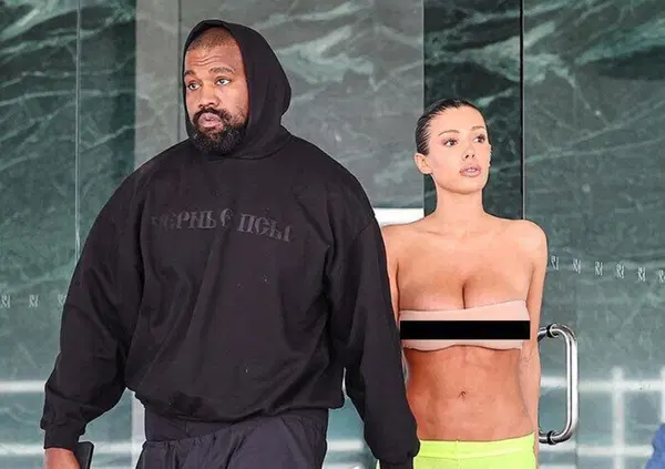 Chi ha aggredito Bianca Censori? Kanye West denunciato. Ed &egrave; polemica sul nudo della moglie a Disneyland: questione di piedi 