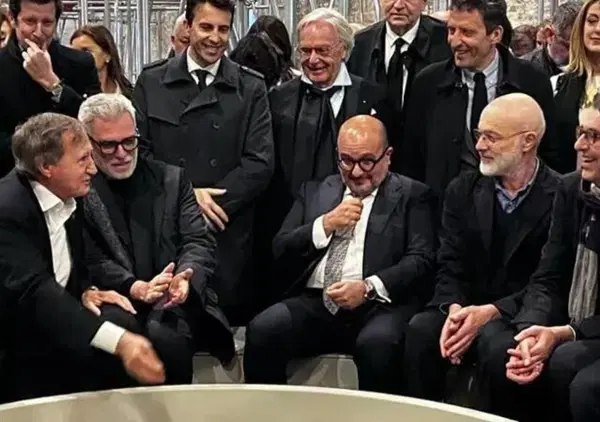 La figuraccia del sindaco Venezia Brugnaro alla Biennale con l'opera di Massimo Bartolini. Chi salver&agrave; mai l'imene dell'arte?