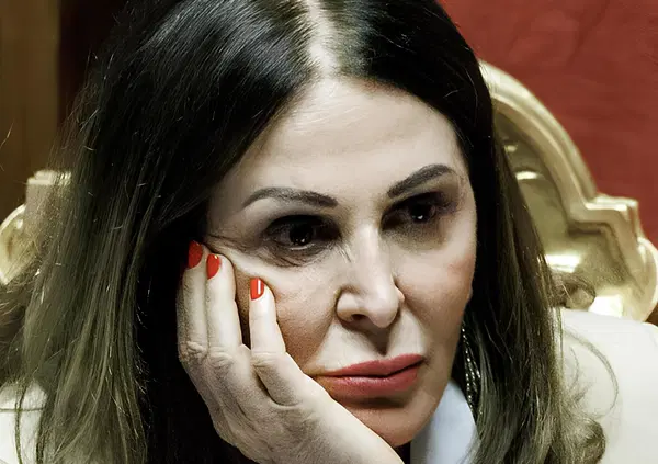 Visibilia, nuovi documenti inchiodano la ministra Daniela Santanch&egrave; e Dimitri Kunz d'Asburgo? L'inchiesta di Report e le ombre sull'hotspot in Albania