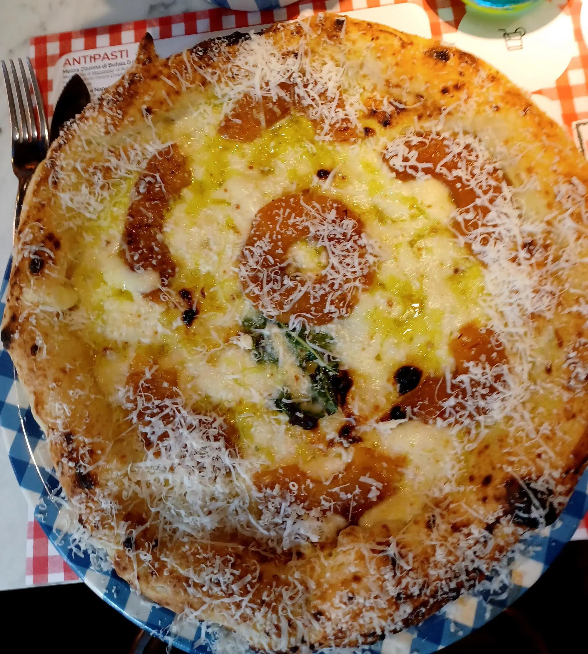 La pizza all'ananas di Gino Sorbillo