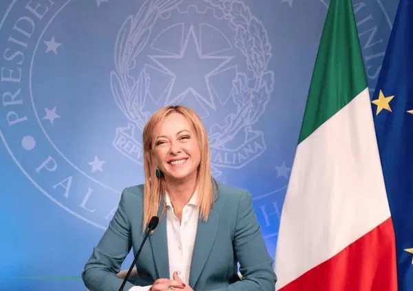 Ok, per Mario Adinolfi il Governo Meloni &egrave; troppo di sinistra: "In realt&agrave; tifa per l'aborto", mentre Pasolini e Ippocrate lo consideravano un omicidio. E sui pro vita nei consultori...