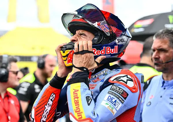 A muso duro contro la Direzione Gara: la Sprint di Jerez ci ha detto che l'arbitro della MotoGP &egrave; pericoloso e inadeguato