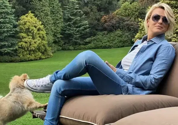 C'&egrave; solo una domanda da rivolgere a Francesca Pascale: come fa a essere cos&igrave; ricca? C'entra Silvio Berlusconi? Chiss&agrave; se Francesca Fagnani a Belve...