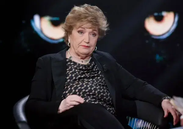 Belve, Mara Maionchi d&agrave; dell'ingrato a Tiziano Ferro e si smaschera: non &egrave; mai stata la nonnina buona, ma il lupo