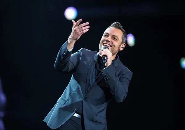 Tiziano Ferro, senza Maionchi e Salerno, non sarebbe Tiziano Ferro. Al di l&agrave; del &ldquo;dimagrire e di non rivelare di essere gay&rdquo;. Ecco perch&eacute; 