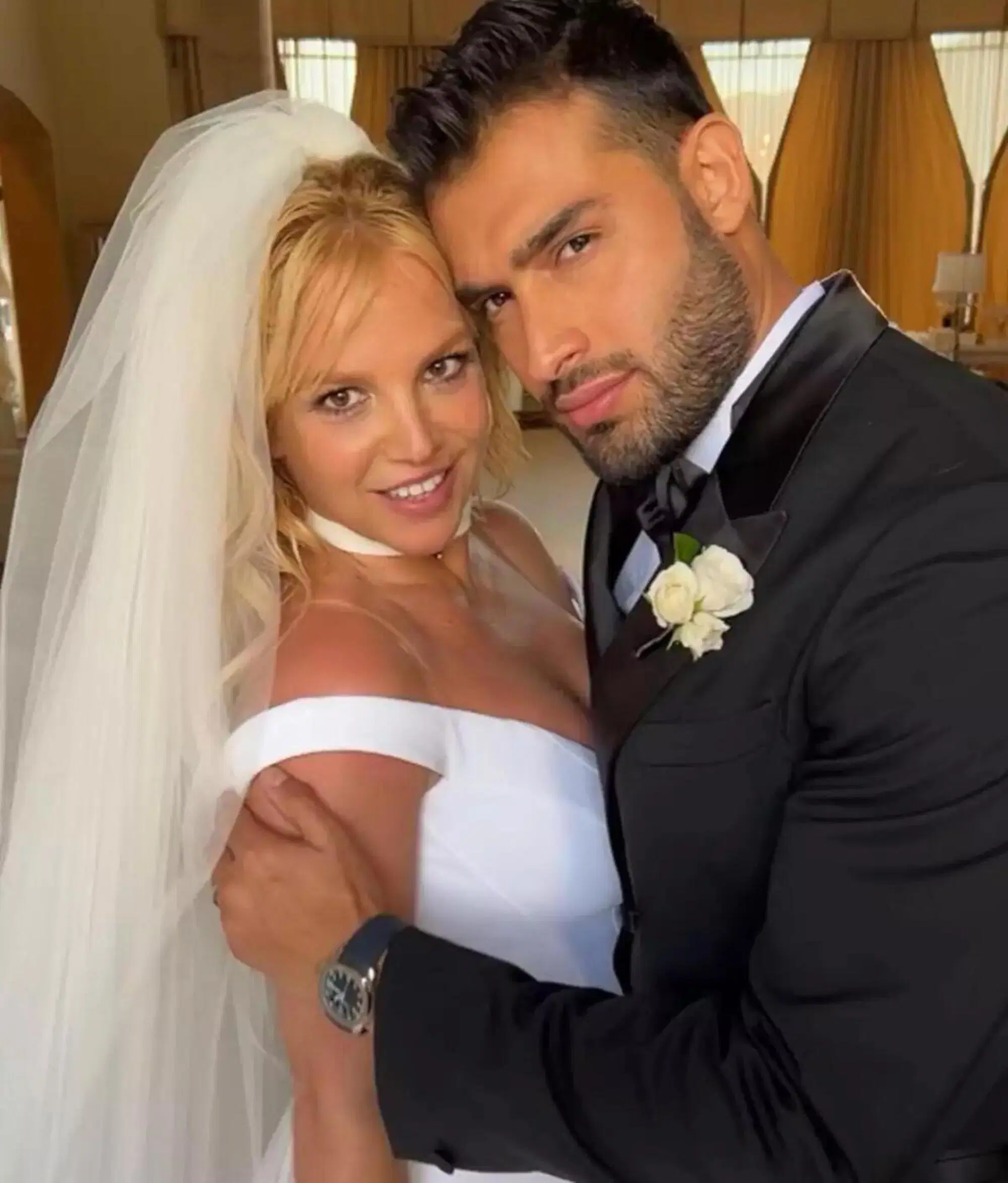 Britney con l'ormai ex marito Sam Asghari nel giorno del loro matrimonio