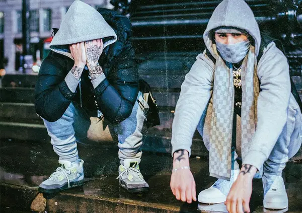 Testi violenti della trap contro le donne? Basta dischi d'oro e di platino e le piattaforme oscurino i numeri dello streaming. Ma Fimi li difende, ecco come