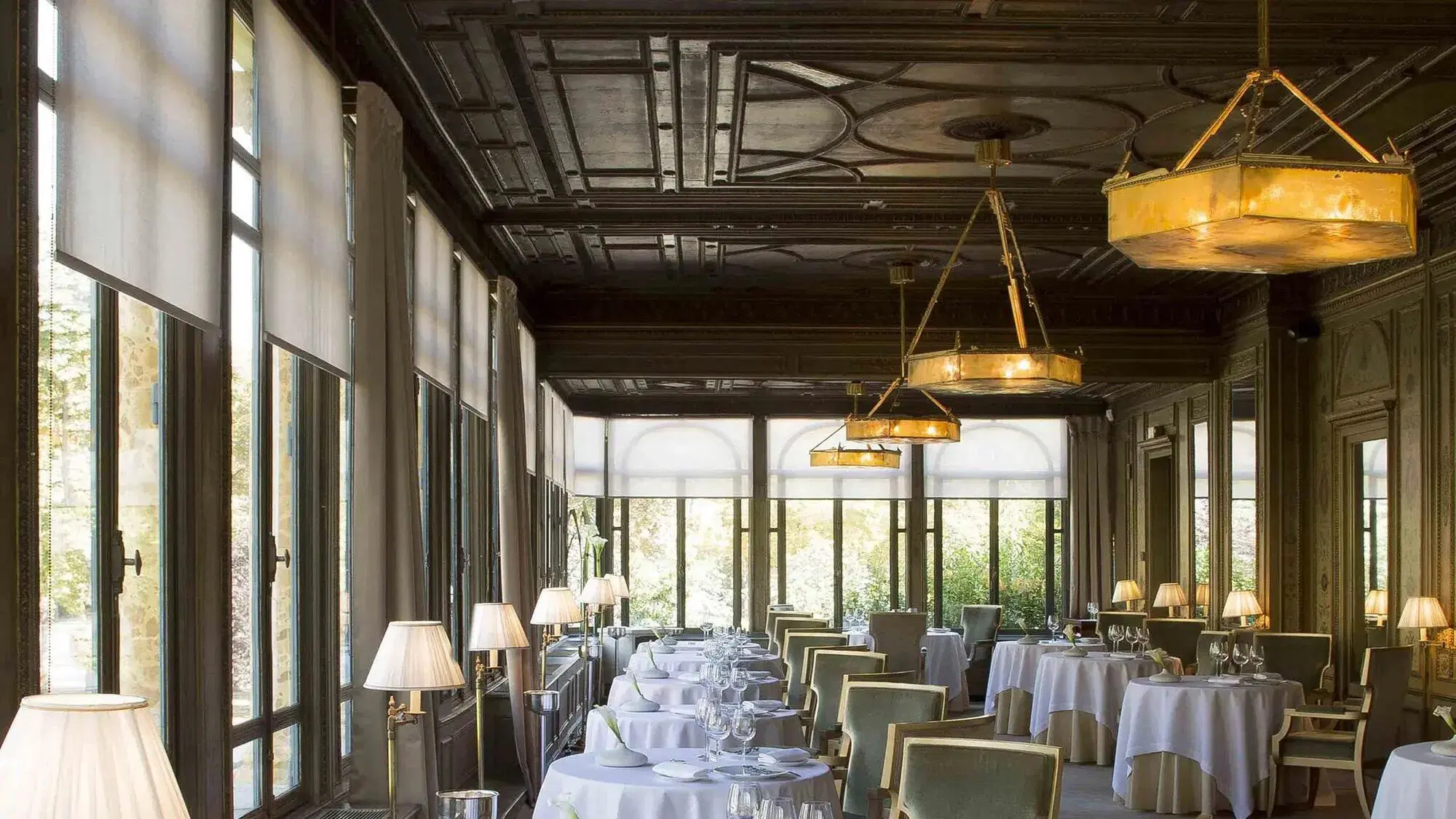 L'interno del ristorante Pavillon Le Doyen di All&eacute;no a Parigi