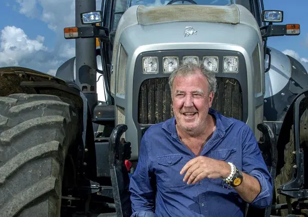 Ecco come essere fighi come Jeremy Clarkson (meglio se con auto e Top Gear): altro che David Beckham, Tom Holland, Idris Elba e Cillian Murphy...