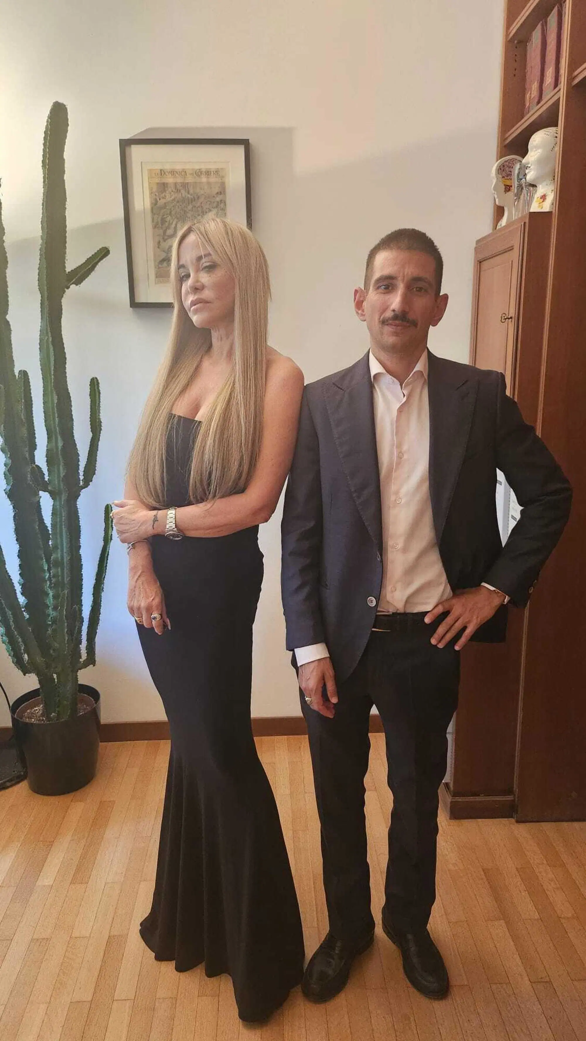 Vera Gemma durante l'incontro con l'avvocato Niccol&ograve; Vecchioni