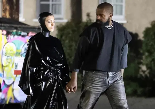 Ma perch&eacute; la casa di Kanye West del dopo Kim Kardashian cade a pezzi? E Bianca Censori non ne sar&agrave; felice: ecco com'&egrave; messo il ranch da due milioni