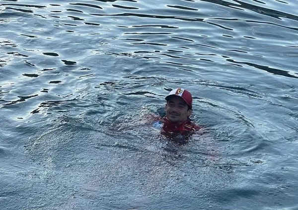 [VIDEO] Leclerc e Vasseur finiscono in acqua dopo la vittoria a Monaco: ecco cos'&egrave; successo