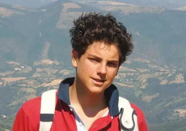 Chi &egrave; davvero San Carlo Acutis, la famiglia ricchissima, il miracolo, il corpo imbalsamato. Altro che "influencer di Dio", fareste meglio a spaventarvi...