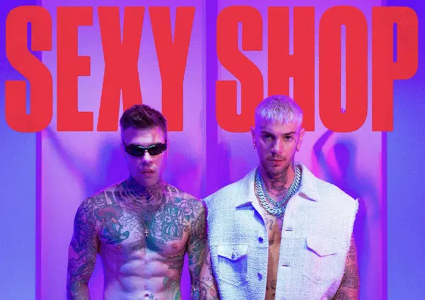 Guerra di dissing tra Fedez e Chiara Ferragni? Il rapper lo lancia in &ldquo;Sexy Shop&rdquo; con Emis Killa, l'influencer citando Marracash e la sindrome di Napoleone?
