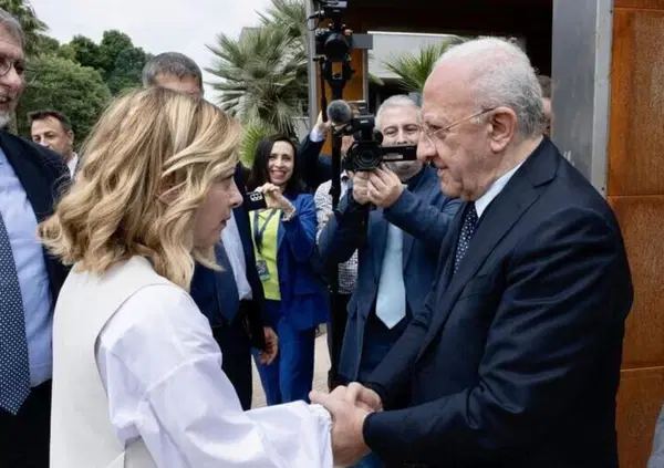 Vincenzo De Luca &egrave; il pi&ugrave; grande politico in Italia, surclassa Elly Schlein e soprattutto "quella stron*a" di Giorgia Meloni