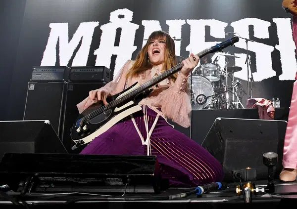 Ringo lancia il fronte anti M&aring;neskin? "Tutti rockers con il cu*o degli altri, poi a fare i Dj e metter musica di mer*a". E su Victoria De Angelis Dj si schierano da Joe T Vannelli a Tricarico e Vicky Piria&hellip; 