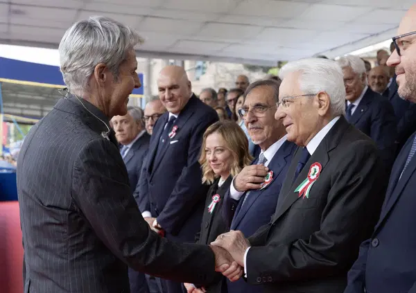 Davvero Claudio Baglioni ha steccato l'Inno di Mameli il 2 giugno? No, ma il video fake di Giovanni all&rsquo;heavy &egrave; meglio dell&rsquo;originale. Fate largo a Rose Villain o Bello Figo