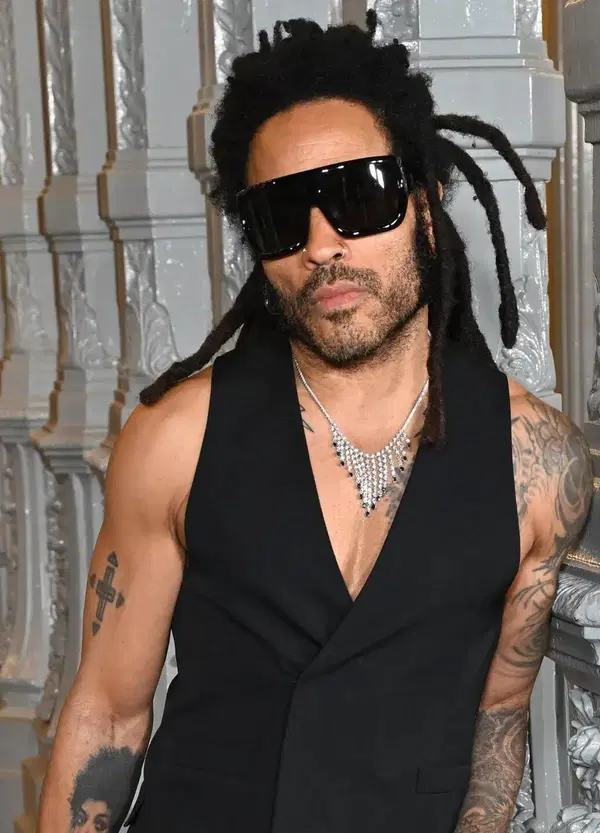 Lenny Kravitz casto da nove anni e la gente lo critica? Ha ragione: tra Kate Moss e Marisa Tomei, il ses*o &egrave; anche una rottura di pal*e. E vanno a ruba i biglietti per Umbria Jazz e Lucca Summer Festival