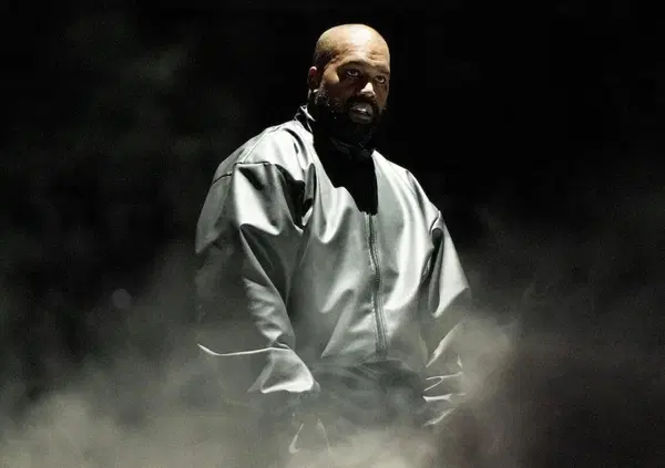 Kanye West, nuova ragazza e nuovi guai dopo Bianca Censori e Kim Kardashian (e nuova denuncia). Ecco cosa &egrave; successo e cosa c'entrano le molestie