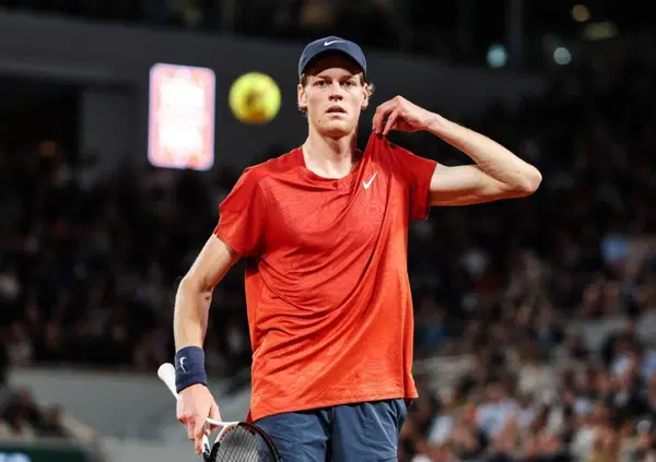 Dotto: &ldquo;Jannik Sinner? Un amabile straniero che ha imparato ad amare l'Italia&rdquo;. Amore e tennis? &ldquo;Solo per Federer e McEnroe&rdquo;. E su Pietrangeli e Panatta&hellip; 