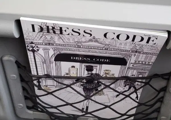 Ma il magazine di moda Dress Code esiste? Secondo chi l'ha denunciato per truffa, no. Ecco cosa propone e perch&eacute; qualcosa non torna. Infatti anche Striscia la notizia&hellip;