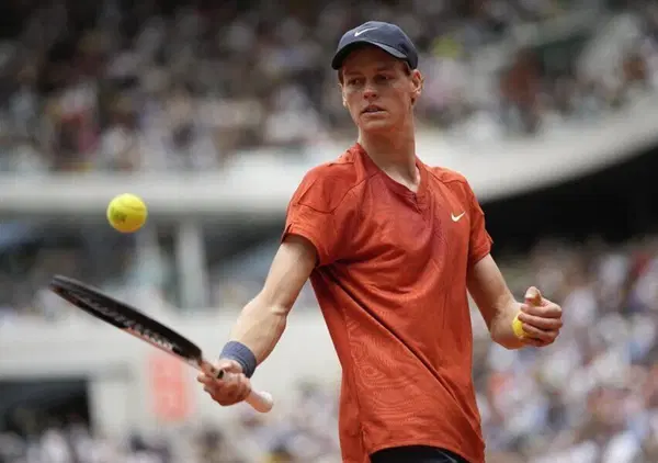 La Gazzetta &ldquo;senza ritegno&rdquo; vuole una fetta degli applausi per Jannik Sinner: ma sono gli stessi che lo attaccavano di brutto (dicendo, tra l'altro, che non era italiano)?