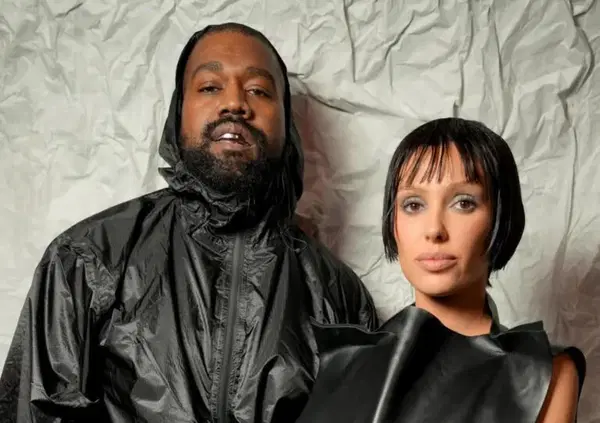 Bianca Censori, ma com'&egrave; (e come si veste) davvero senza Kanye West sua moglie? Parla chi la conosce, e...