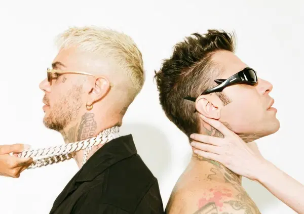 Fedez, Sexy Shop potrebbe costargli caro con Chiara Ferragni? Nella canzone con Emis Killa &egrave; &ldquo;sfiorita&rdquo;, ma ora...