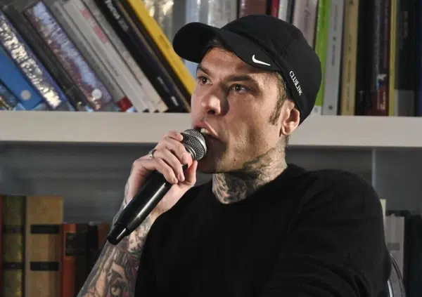 Fedez contro Ferragni, ma stavolta Chiara non c&rsquo;entra. Con chi ce l&rsquo;ha? E la &ldquo;colpa&rdquo; &egrave; di Garance Authi&eacute;, perch&eacute;... [VIDEO]