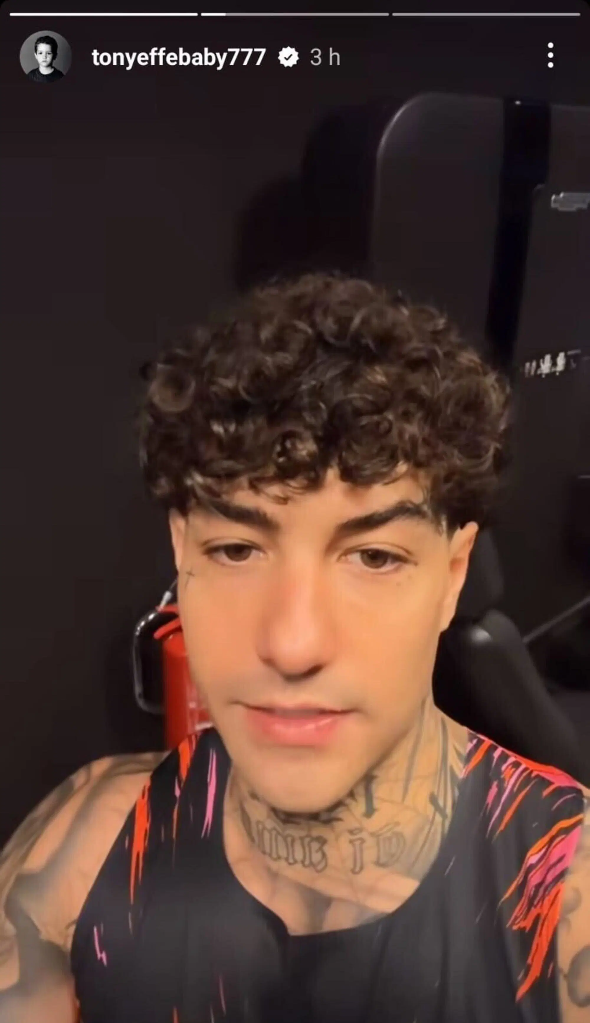 Tony Effe nella sua story su Instagram mentre d&agrave; del bugiardo a Fedez