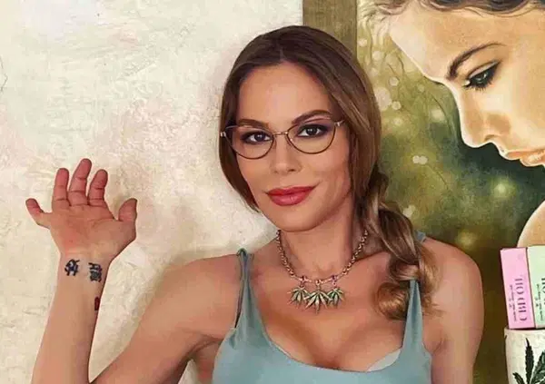 I rischi del "cibo spazzatura"? Naike Rivelli ci racconta la sua odissea, tra bulimia e anoressia, che si &egrave; risolta grazie a una corretta alimentazione