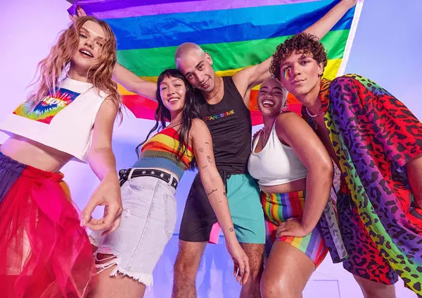 Antonio Mancinelli contro i brand che speculano sul Pride: &ldquo;&lsquo;Queer &egrave; ormai un&rsquo;etichetta da posizionare su tutto perch&eacute; fa cool?&rdquo;