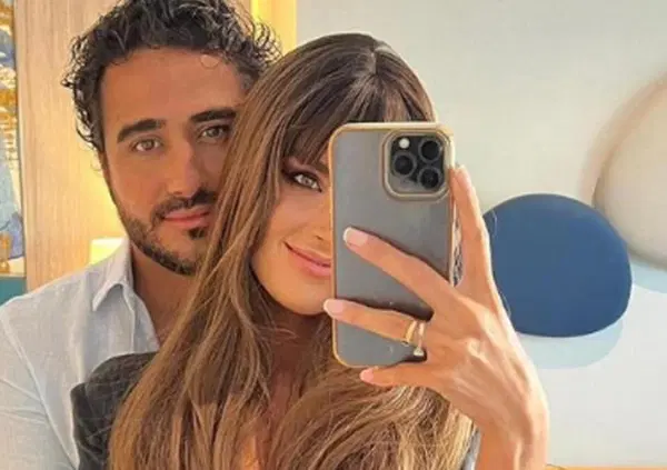 Ok, chi caz*o &egrave; Alvise Perez detto Batman, l'influencer che ha vinto alle elezioni spagnole? &Egrave; il Fedez iberico? E la fidanzata supermodella...