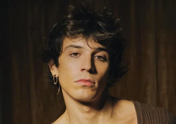 I commenti ses*isti delle donne sull'ex Amici Alex Wyse: &ldquo;Se non mostri il pacco non canti? Poi non lamentarti se...&rdquo;. Perch&eacute; nessuno si indigna?