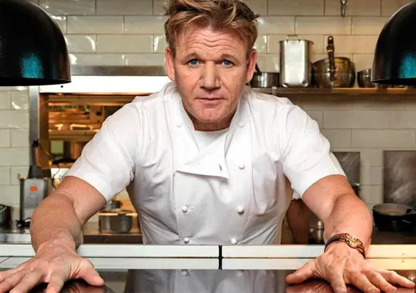 Gordon Ramsay ha rischiato di morire in un incidente. Ecco come si &egrave; salvato e con quali conseguenze lo chef di &ldquo;Hell's kitchen (Cucine da incubo)&rdquo;