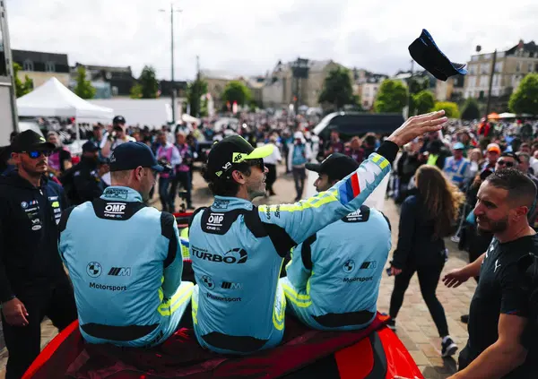 Valentino Rossi si ritira dalla 24h di Le Mans: ecco cos'&egrave; successo alla sua BMW