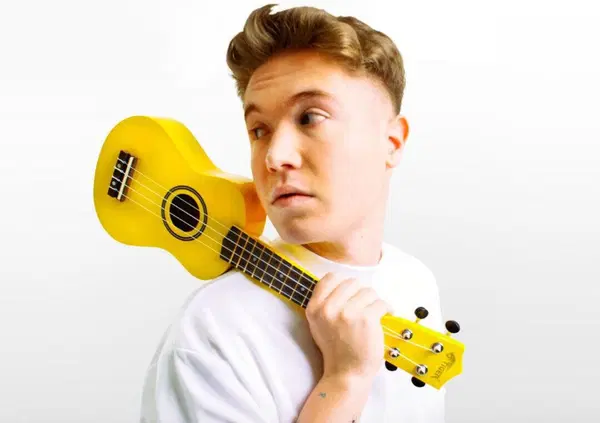 Com'&egrave; che Alfa, da Vecchioni a Sanremo, &egrave; diventato il cantante di casa Meloni? Colpa della figlia Ginevra, che ha coinvolto anche Giambruno: "Gli ho mandato un video e..."