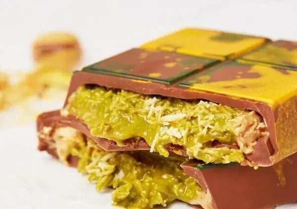 A Dubai ci vanno solo i fuffa guru? No, anche chi vuole la barretta di cioccolato &ldquo;Can't Get Khanafed Of It&rdquo; virale su TikTok