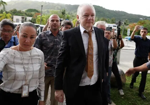 Ok, ma cos&rsquo;&egrave; e dove si trova l&rsquo;isola di Saipan, dove Julian Assange ha ottenuto la libert&agrave; dopo cinque anni di carcere? 