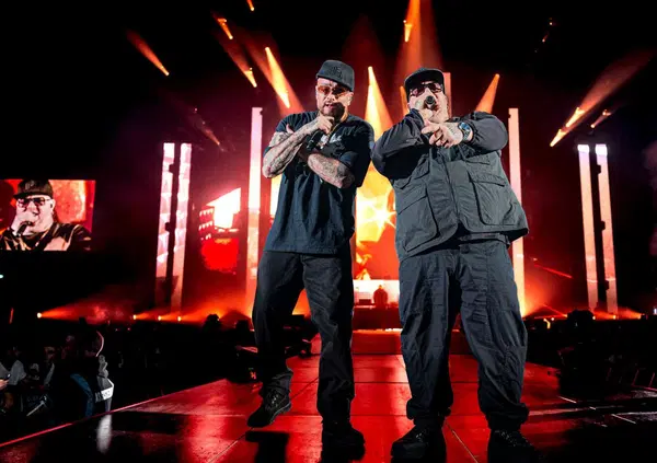 Il concerto dei Club Dogo a San Siro &egrave; stato un flop? &Egrave; una caz*ata, vi spieghiamo perch&eacute;. E oltre a Elodie, Arisa e Marracash c'era persino Briatore... 