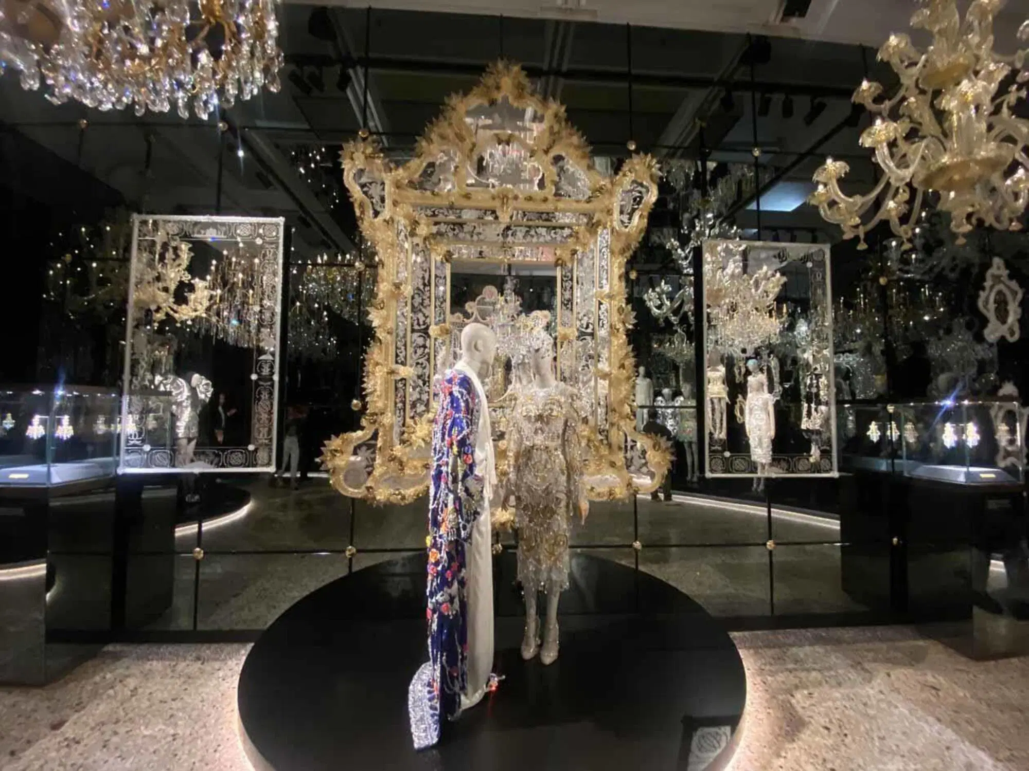 La mostra Dal cuore alle mani di Dolce&amp;Gabbana al Palazzo Reale di Milano
