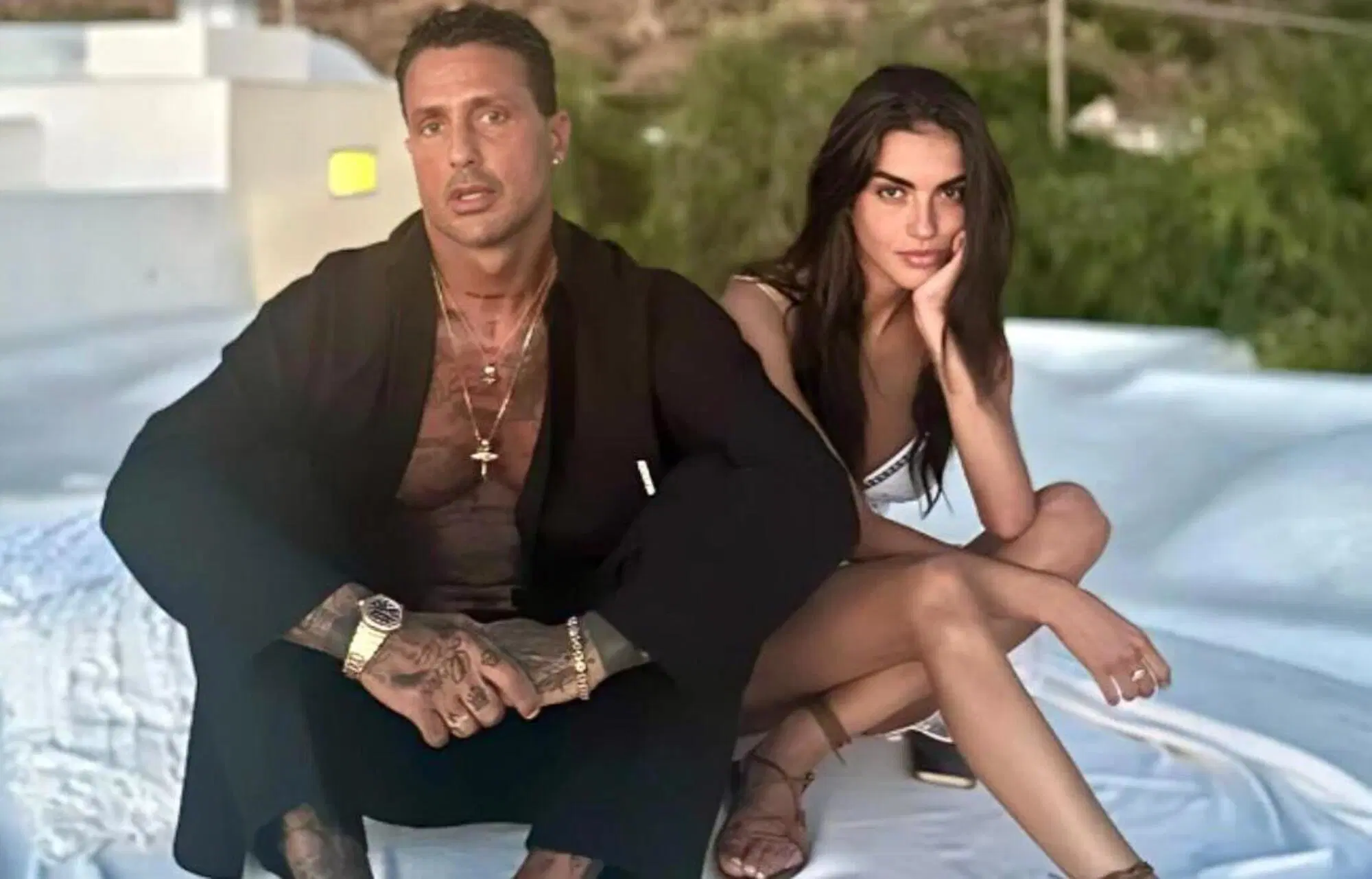 Fabrizio Corona con l'attuale compagna Sara Barbieri