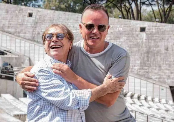 Meglio Gigi D'Alessio o Nino D&rsquo;Angelo? La diatriba che spacca Napoli (e c'entra anche il Maradona)