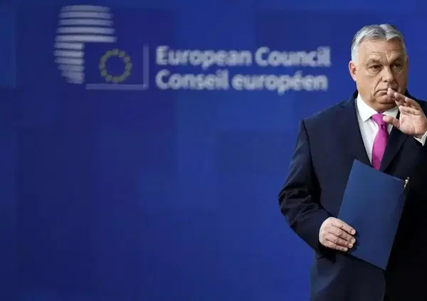 Perch&eacute; Orban &egrave; il nuovo Andreotti dell'Ue: incontra Zelensky, vola da Putin, &egrave; amico di Trump, fa affari con la Cina...