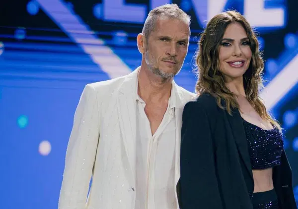 Battiti Live, Ilary Blasi penser&agrave; mica che la sciatteria sia uno stile? Se questa &egrave; una conduttrice...