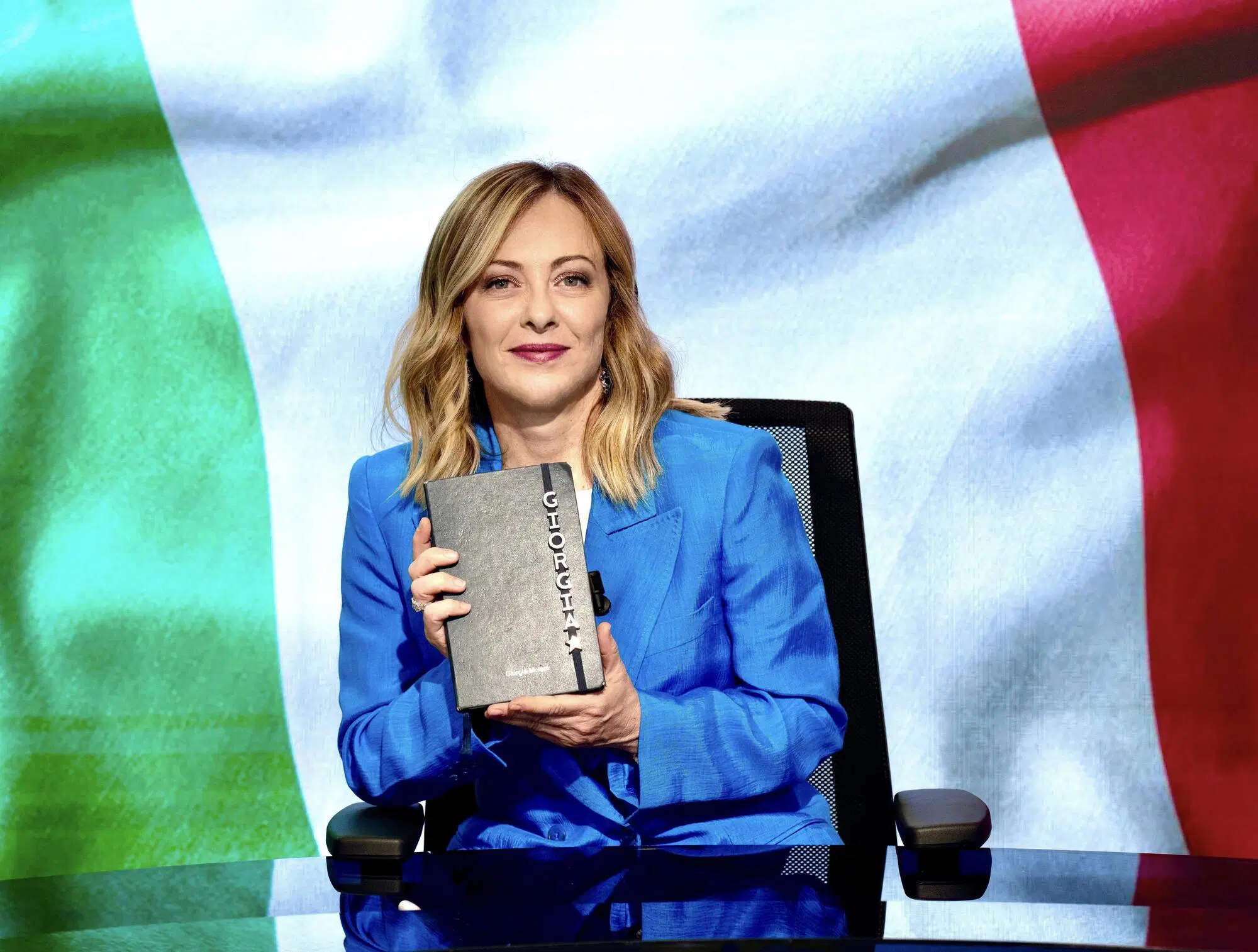 La "vera" TeleMeloni, la parodia della premier che risponde cos&igrave; alle critiche 