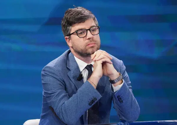 Ma avete letto lo sca**o tra Stefano Feltri ed Eni? Troppe chiamate dal call center e il giornalista minaccia l'azienda: &ldquo;Far&ograve; un'inchiesta su di voi...&rdquo;. Poi il chiarimento