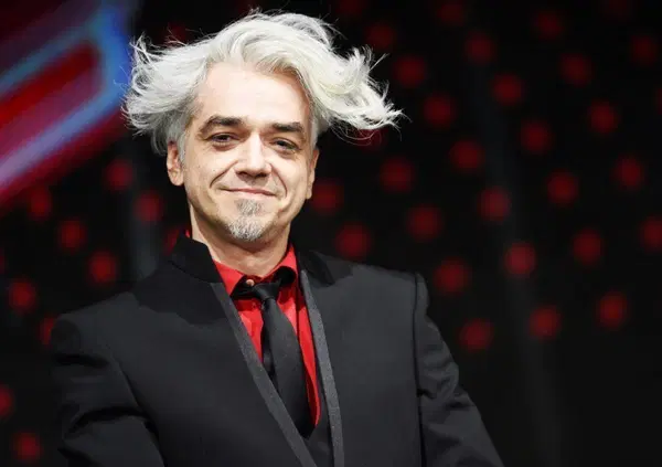 Morgan denuncia Selvaggia Lucarelli? La replica &egrave; immediata e Angelica Schiatti fa notare: "Quella in foto &egrave; la via di casa mia..." Ecco lo scambio di accuse reciproche (oltre allo stalking)