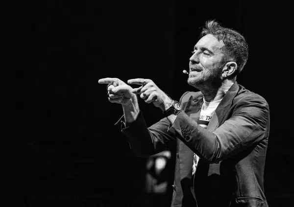 Perch&eacute; Andrea Scanzi denuncia Morgan, dopo l'accusa di stalking di Angelica Schiatti e l'articolo del Fatto di Selvaggia Lucarelli